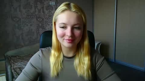 Snapshot of _mila_la_ chatting on March 27, 11:10 am Melanie online show from March 27, 11:10 am