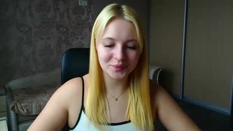 Snapshot of _mila_la_ chatting on March 28, 12:49 pm Melanie online show from March 28, 12:49 pm