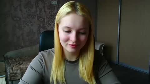 Snapshot of _mila_la_ chatting on March 30, 11:00 am Melanie online show from March 30, 11:00 am