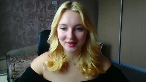 Snapshot of _mila_la_ chatting on March 31, 11:32 am Melanie online show from March 31, 11:32 am