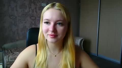 Snapshot of _mila_la_ chatting on April 2, 10:02 am Melanie online show from April 2, 10:02 am