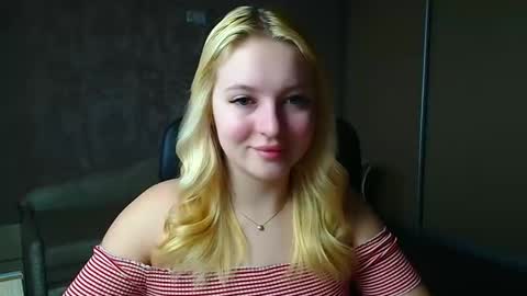 Snapshot of _mila_la_ chatting on April 6, 8:59 am Melanie online show from April 6, 8:59 am