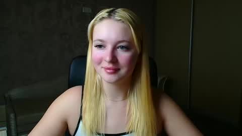 Snapshot of _mila_la_ chatting on April 10, 9:14 am Melanie online show from April 10, 9:14 am