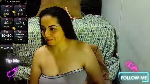 Snapshot of _milf_naughty chatting on January 17, 2:05 am _milf_naughty online show from January 17, 2:05 am