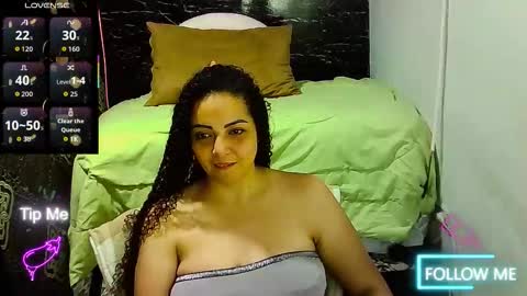 Snapshot of _milf_naughty chatting on February 20, 6:37 am _milf_naughty online show from February 20, 6:37 am