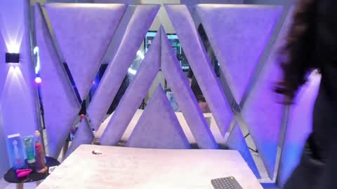 Snapshot of _mishell22 chatting on March 26, 2:33 pm _mishell22 online show from March 26, 2:33 pm