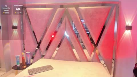 Snapshot of _mishell22 chatting on March 28, 1:33 pm _mishell22 online show from March 28, 1:33 pm