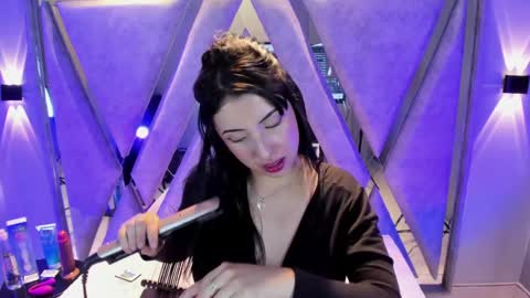 Snapshot of _mishell22 chatting on April 4, 7:00 pm _mishell22 online show from April 4, 7:00 pm