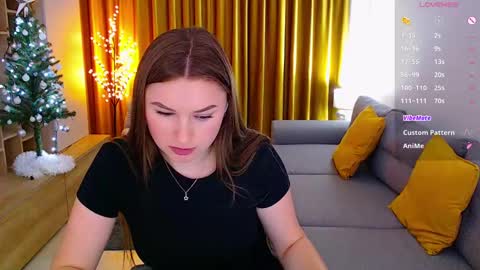 Mia online show from December 21, 1:53 pm