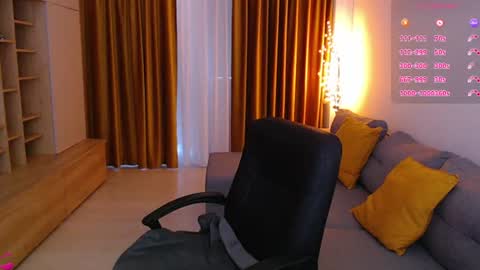 Mia online show from June 16, 5:54 am