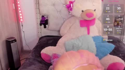 Snapshot of _missemily chatting on October 10, 7:35 pm Emi   online show from October 10, 7:35 pm