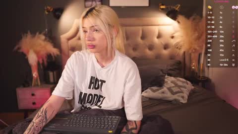 Snapshot of _miumiu_ chatting on March 7, 5:51 am Sasha online show from March 7, 5:51 am