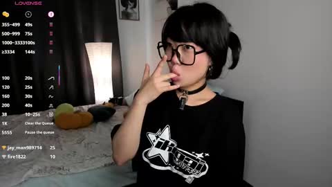 _molly_molly_molly_ online show from October 4, 11:30 am