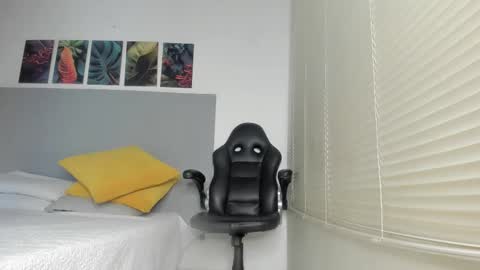 _molly_rosse_ online show from February 7, 12:09 pm