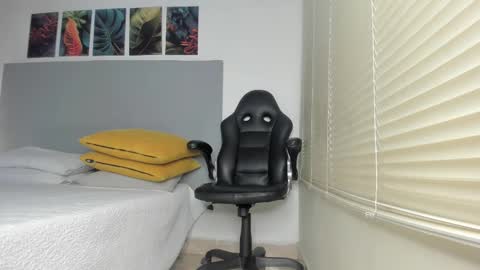 _molly_rosse_ online show from February 9, 11:47 am