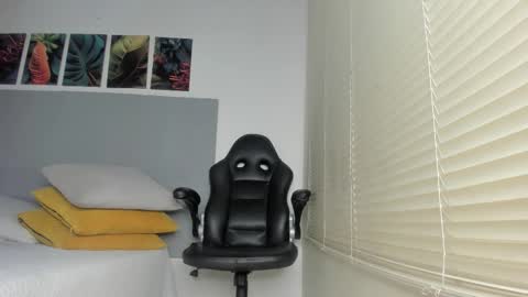 _molly_rosse_ online show from February 25, 12:04 pm