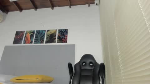 Snapshot of _molly_rosse_ chatting on April 15, 12:01 pm _molly_rosse_ online show from April 15, 12:01 pm