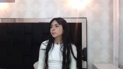 Snapshot of _mollyy chatting on January 21, 12:57 am Molly online show from January 21, 12:57 am