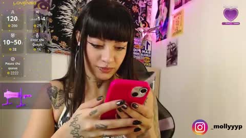 Snapshot of _mollyyyp chatting on November 8, 10:48 am Emmy online show from November 8, 10:48 am