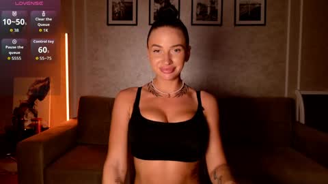 Snapshot of _moon_girl_18 chatting on May 25, 5:41 pm Nikol online show from May 25, 5:41 pm