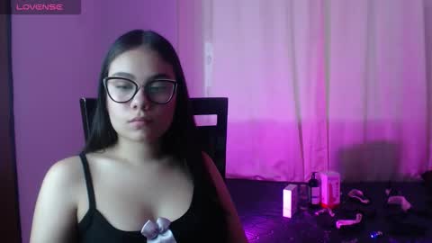 Snapshot of _moon_rosee chatting on March 15, 3:51 pm _moon_rosee online show from March 15, 3:51 pm