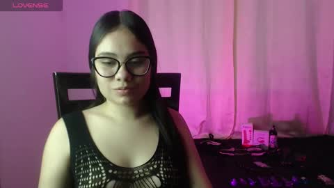 Snapshot of _moon_rosee chatting on March 27, 9:47 pm _moon_rosee online show from March 27, 9:47 pm