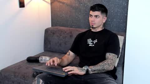 _mrcock_ online show from February 15, 8:46 am