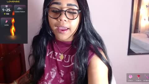 nahomi  online show from December 29, 2:06 am