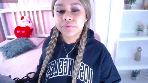 nahomi  online show from February 24, 8:49 am