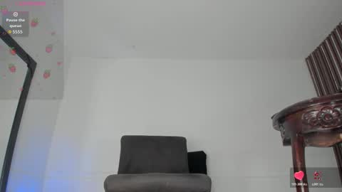 Snapshot of _naomi_fox chatting on February 13, 10:39 pm shantall online show from February 13, 10:39 pm