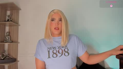 Snapshot of _naomi_fox chatting on March 15, 6:08 am shantall online show from March 15, 6:08 am