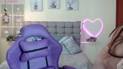 _naomi_s online show from June 15, 1:24 pm