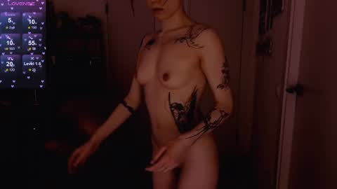 Snapshot of _ni_kiss chatting on April 19, 6:21 pm Nika online show from April 19, 6:21 pm