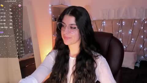 Niah  You can call me Ni or cutie haha online show from December 10, 11:51 pm