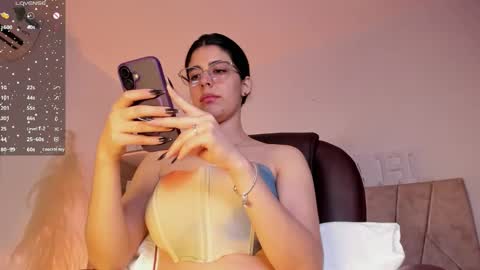 Niah  You can call me Ni or cutie haha online show from February 6, 12:54 am