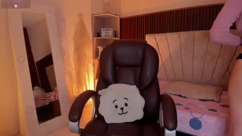 Niah  You can call me Ni or cutie haha online show from March 19, 8:46 pm