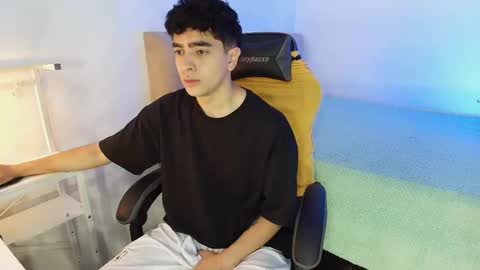 Nicolas online show from October 12, 8:30 pm