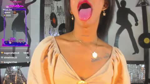 Nicky  Please help me with your thumbs up its importan online show from December 3, 10:06 am