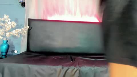 Nicky  Please help me with your thumbs up its importan online show from December 12, 7:48 pm