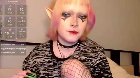 Snapshot of _nicole_meow_ chatting on November 22, 11:37 pm Nicole online show from November 22, 11:37 pm