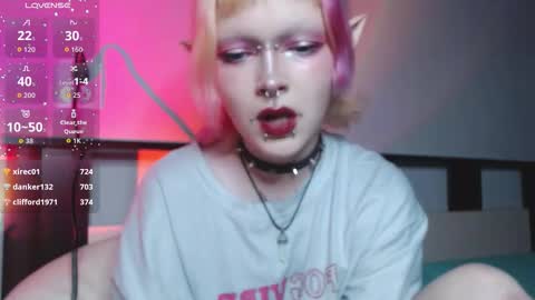 Snapshot of _nicole_meow_ chatting on November 27, 3:08 am Nicole online show from November 27, 3:08 am