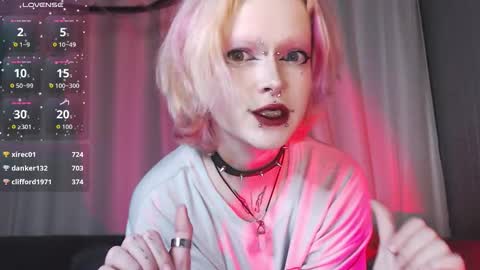 Snapshot of _nicole_meow_ chatting on November 30, 1:31 am Nicole online show from November 30, 1:31 am