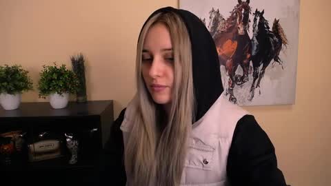 Snapshot of _nicole_new chatting on April 9, 11:15 am Nica online show from April 9, 11:15 am