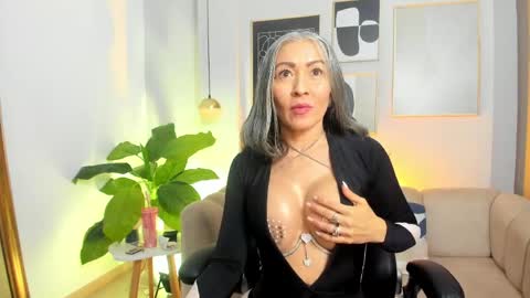 Snapshot of _nicoletteshea_ chatting on May 15, 10:06 pm _nicoletteshea_ online show from May 15, 10:06 pm