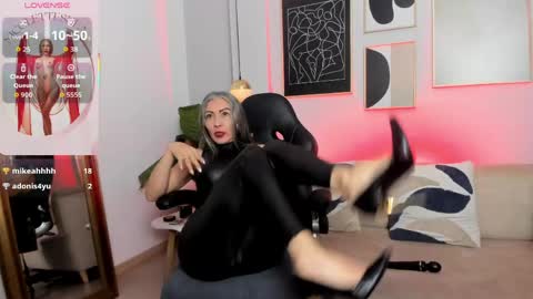 Snapshot of _nicoletteshea_ chatting on May 28, 4:15 pm _nicoletteshea_ online show from May 28, 4:15 pm