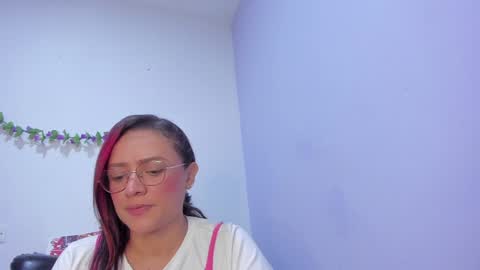 juliana online show from February 8, 12:50 pm
