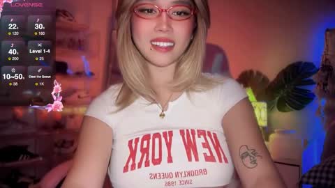 Lily online show from September 25, 5:05 pm