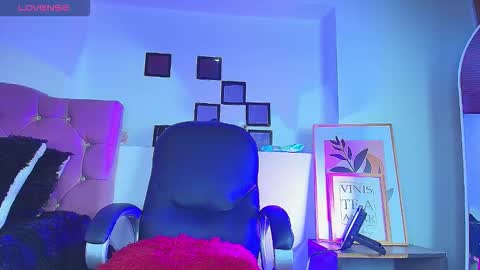 Noa Smith online show from November 12, 4:18 pm