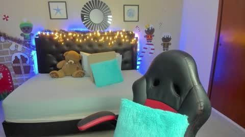 Olivia jones online show from January 6, 11:47 am