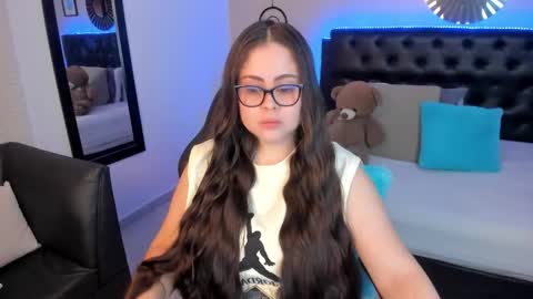 Snapshot of _oliviajoness chatting on March 18, 12:08 pm Olivia jones online show from March 18, 12:08 pm